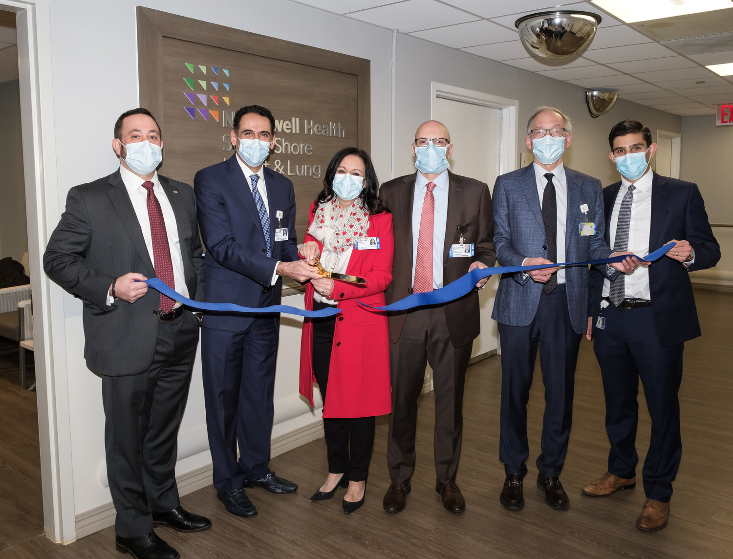 Last week, South Shore University Hospital announced the opening of the new 2,000-square-
foot cardiac ambulatory suite, which will offer cardiac and thoracic care.
